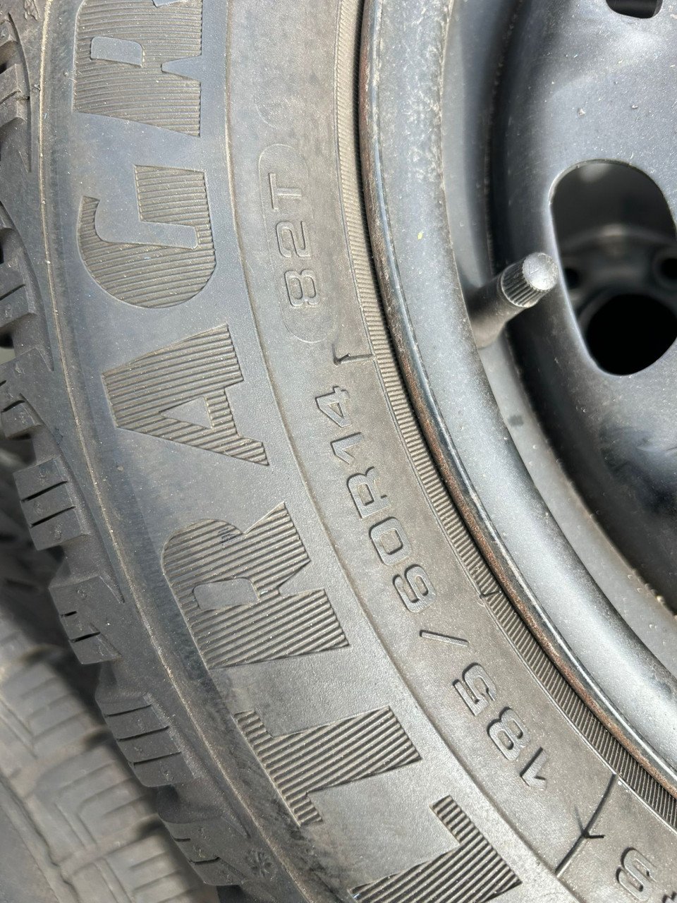VOLKSWAGEN STALEN VELGEN GOODYEAR ULTRAGRIP BANDEN 14 INCH
