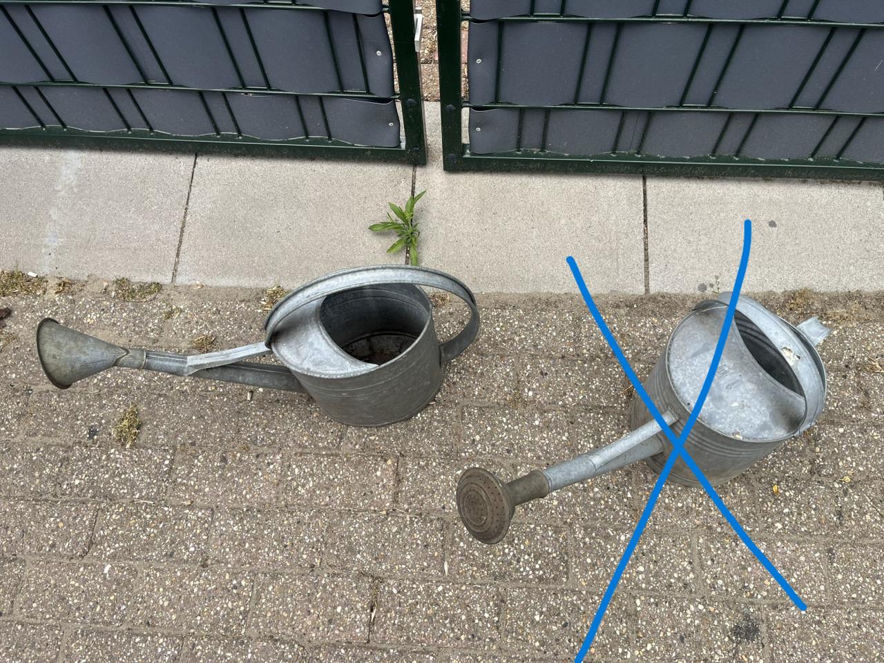 2 Gieters metaal verzinkt