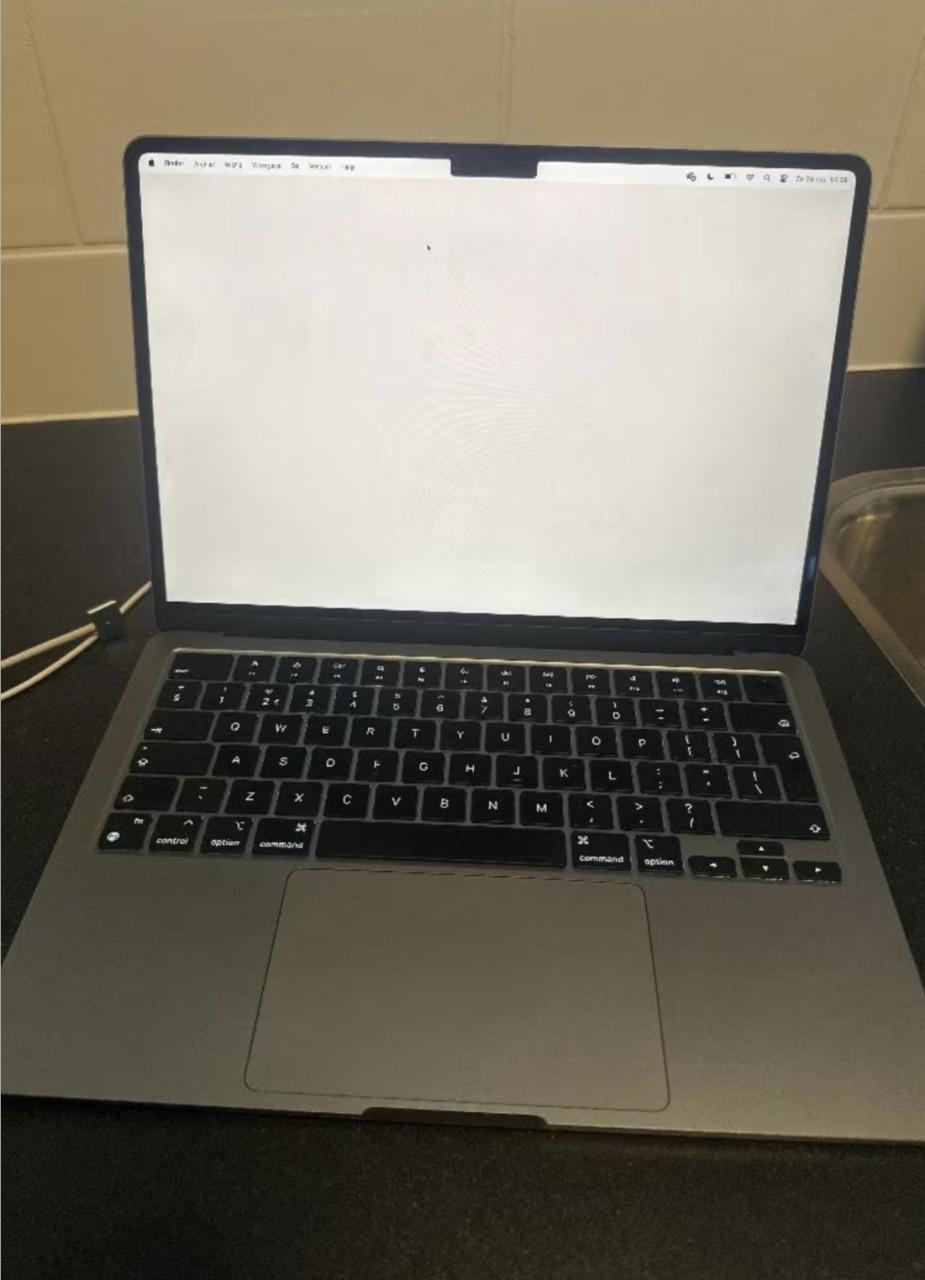 MacBook Air 13” M3 – 8GB/256GB