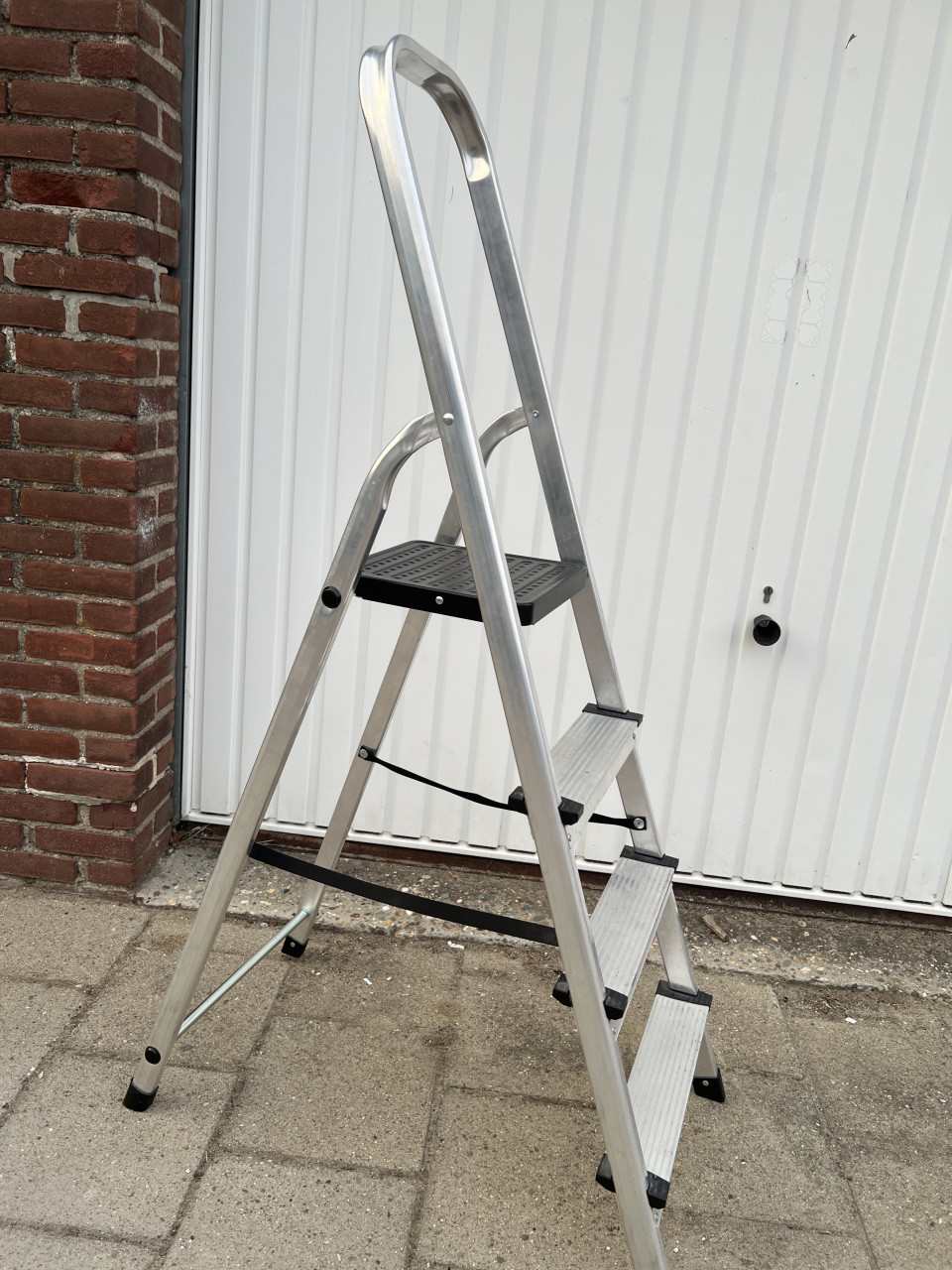 Nieuwe Aluminium Huishoudelijke trap Draagvermogen 150 kg.
