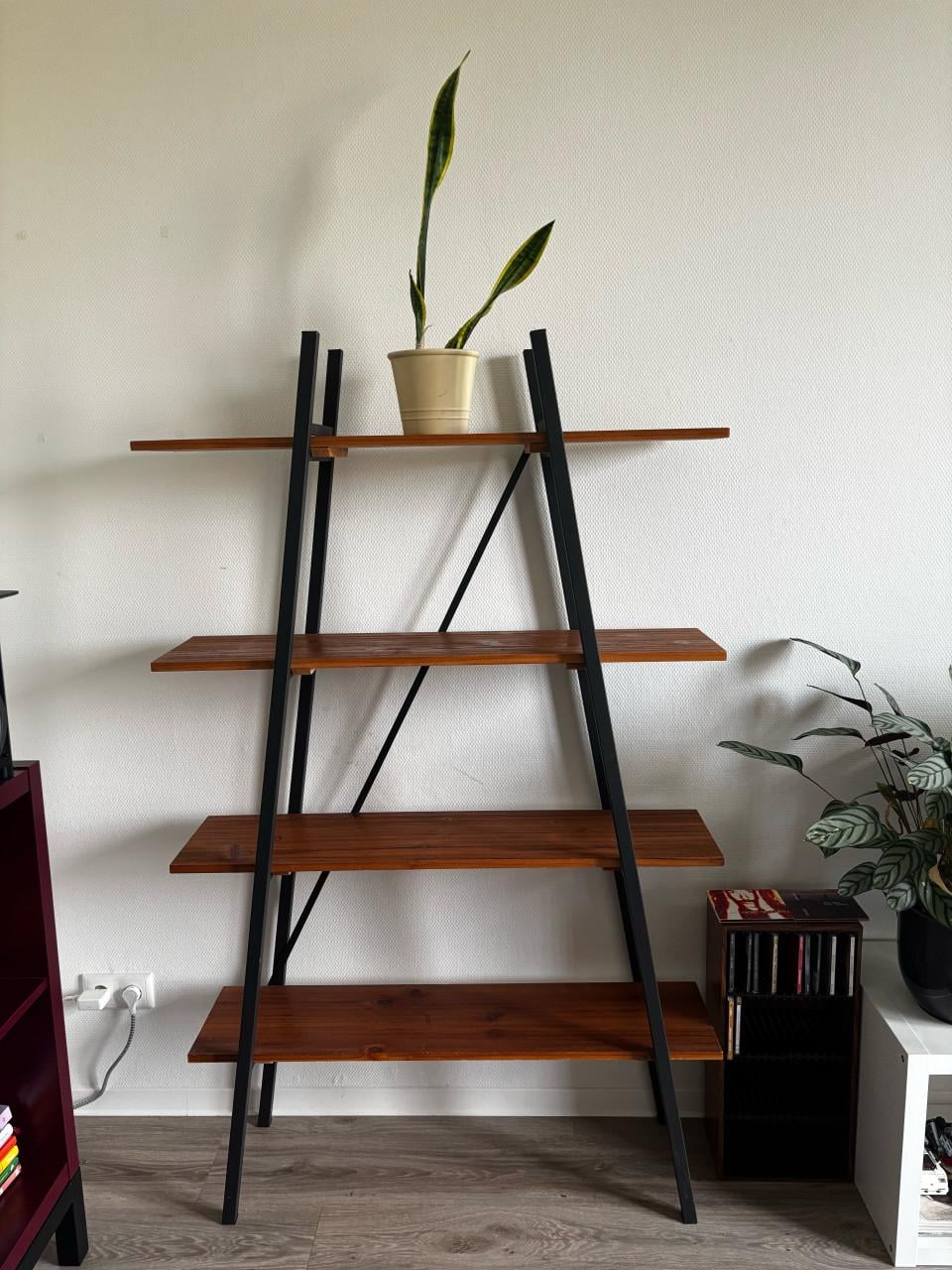 Houten ladderkast / stellingkast