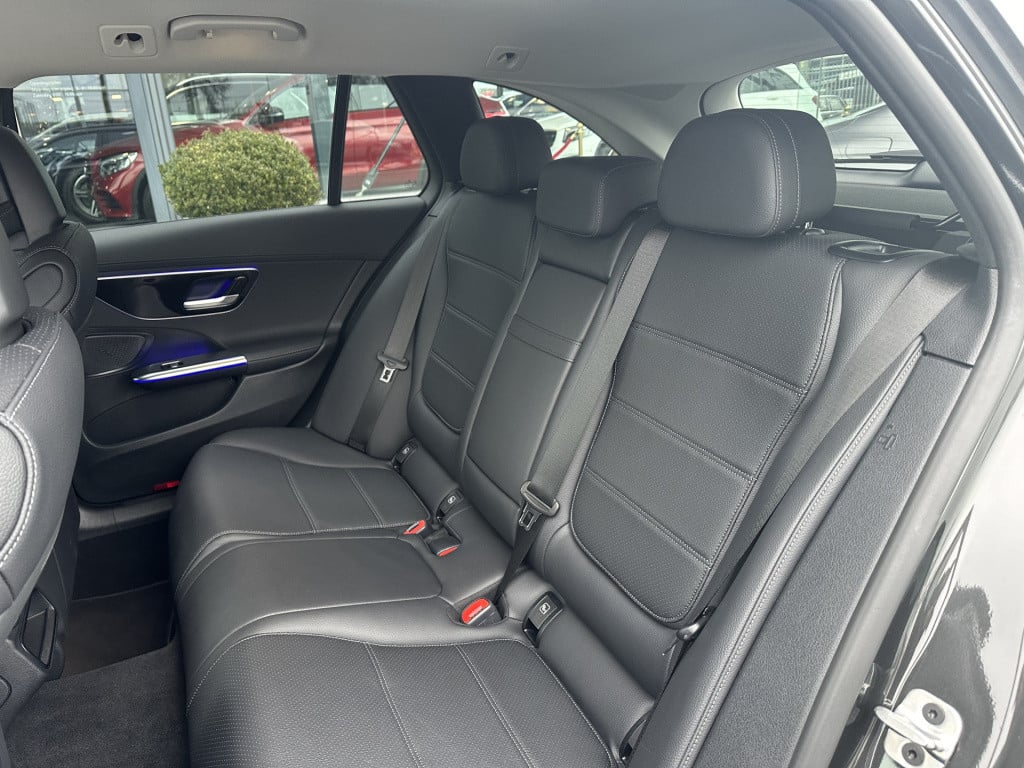 Mercedes-Benz C-Klasse estate 300 e amg line l distronic l mbux l stoelverw
