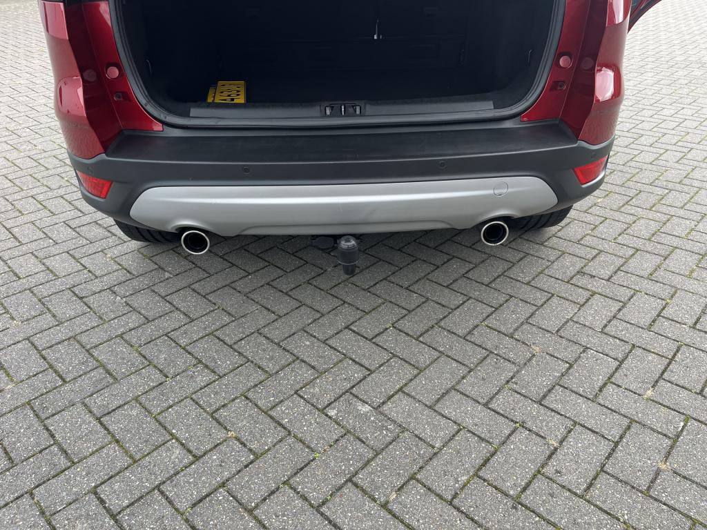 Ford Kuga 1.5 ecoboost titanium 2000 kg  trekgewicht