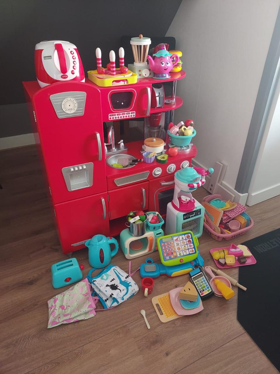 Te koop heel mooi speel keukentje