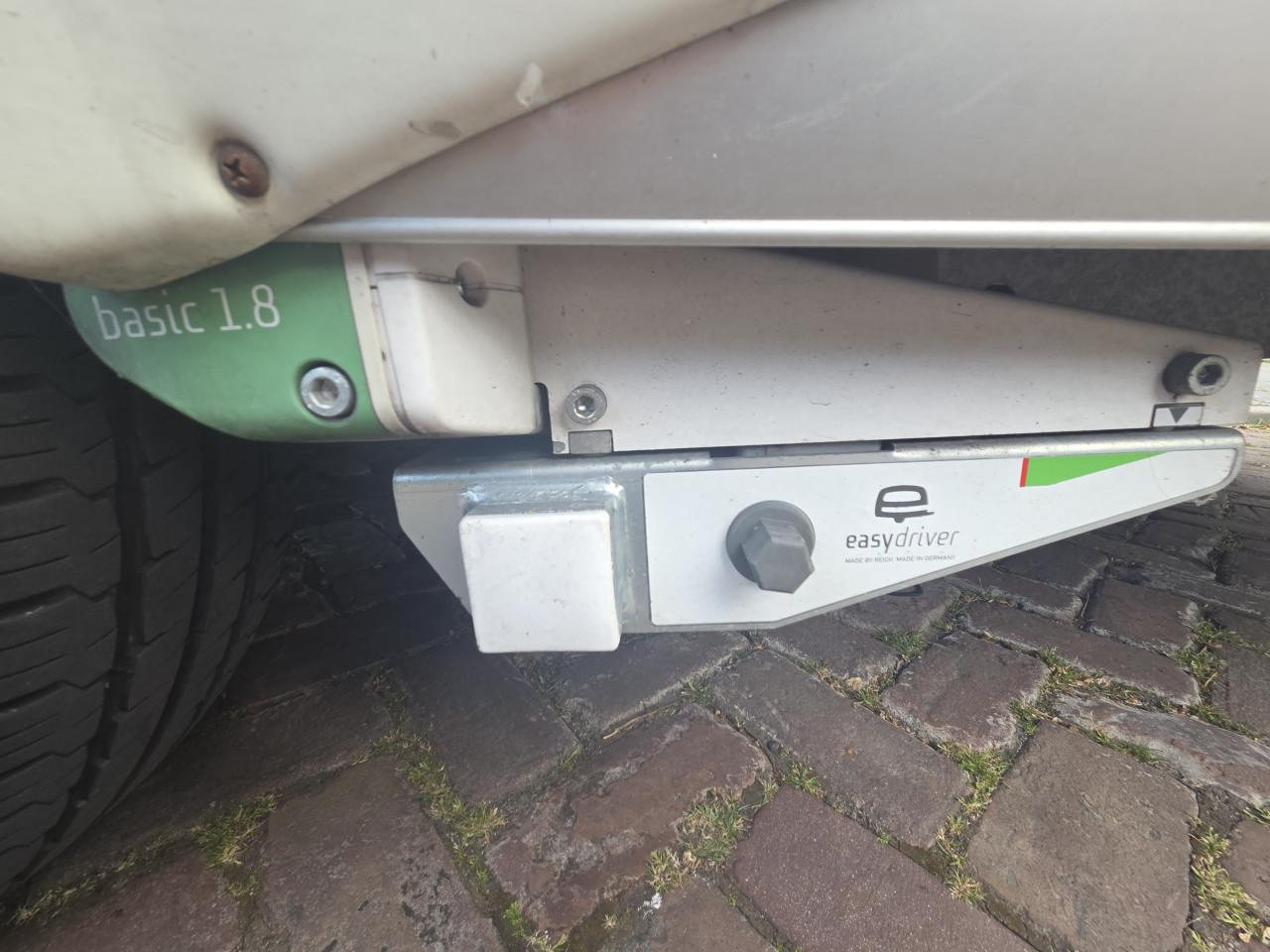 Lmc dominant 530-frans bed met voortent,mover,vaste luifel