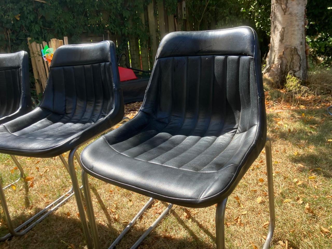 4 stoere eettafelstoelen