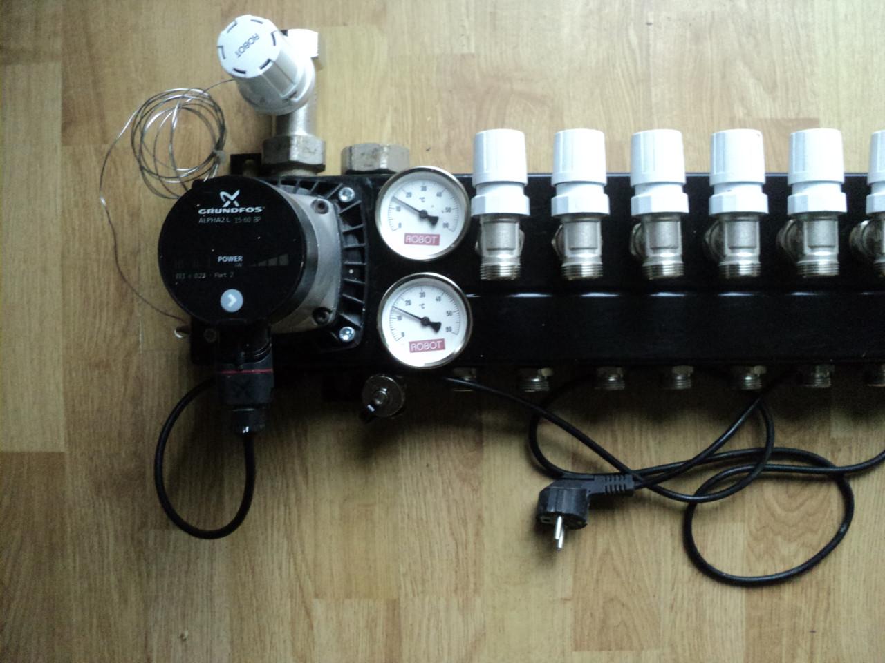 Vrijwel nieuwe 12 groep verdeler vloerverwarming ENERGI ZUINIG