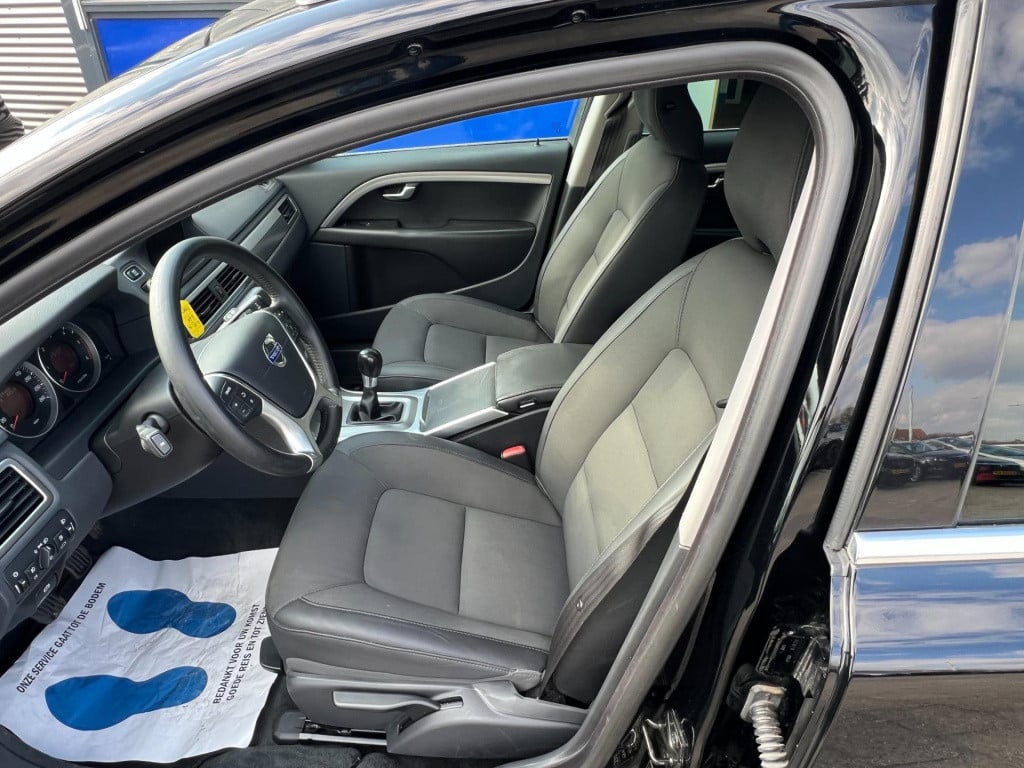 Volvo V70 1.6 d2 kinetic, trekhaak, navi, parkeersensoren enz...