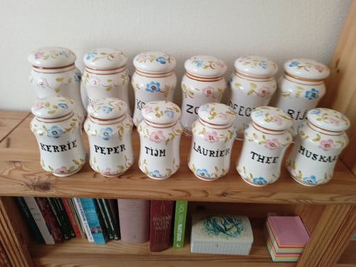 Leuke, decoratieve kruiden- en specerij potten