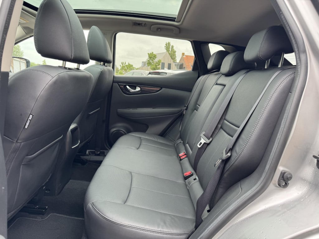 Nissan Qashqai 1.2 tekna automaat + lage km-stand! | panoramadak | navigati