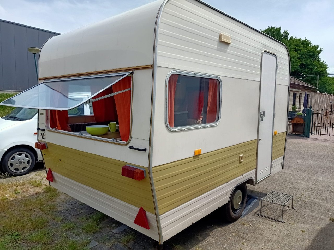 Uniek mooie Retro oldtimer 1974 , Wehl caravan met voortent