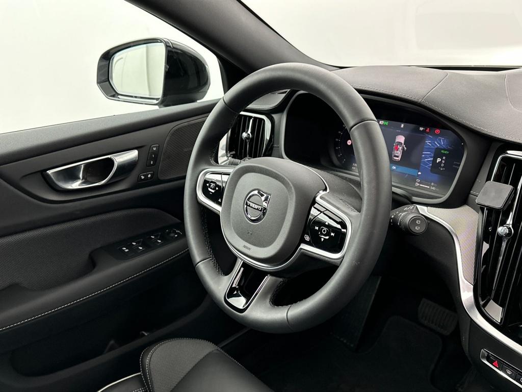 Volvo V60 t8 455pk recharge ultra dark| panodak| 360camera| stylingpack| a