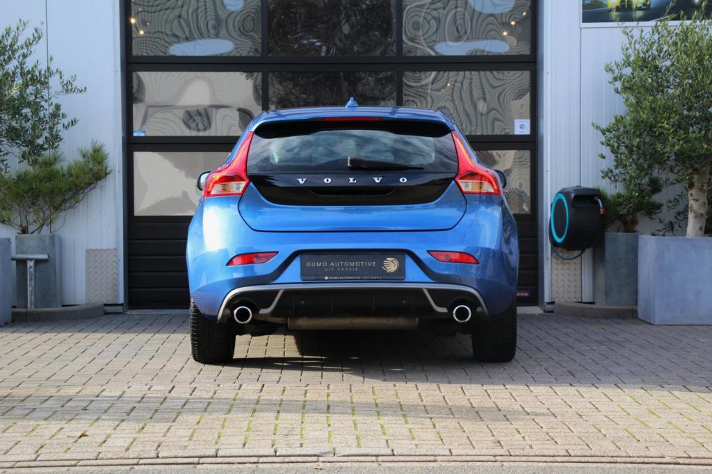 Volvo V40 2.0 t2 r-design - leder/alcantara - harman kardon - led - navi - 
