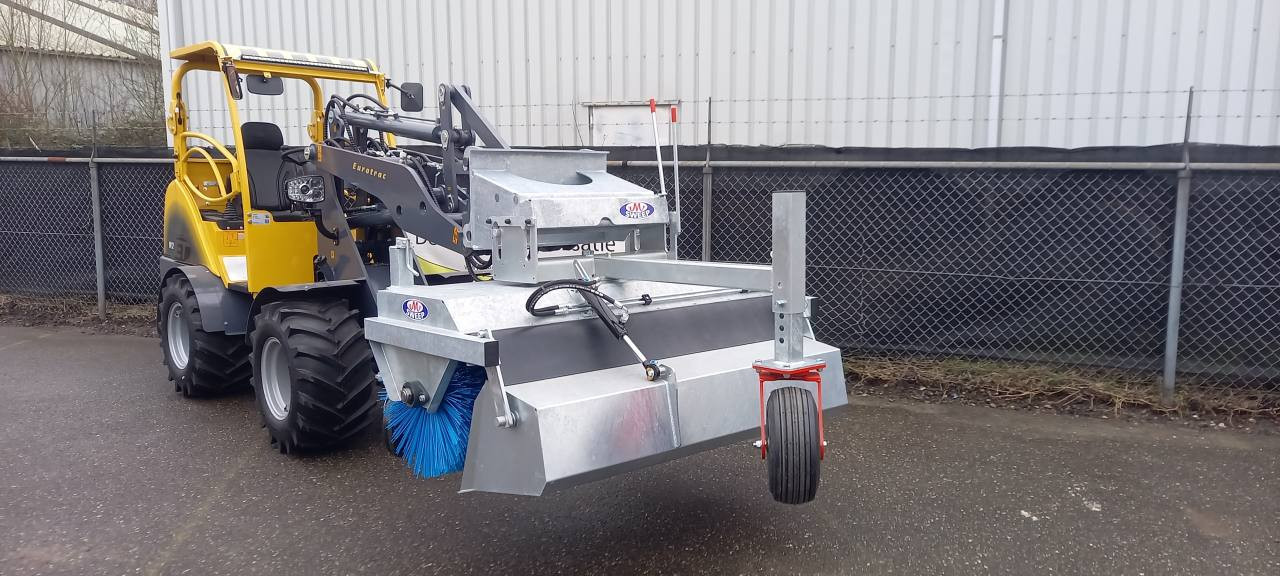 M-sweep veegmachine euro en giant aansluiting