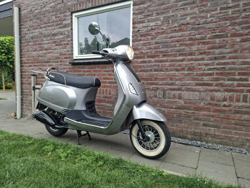 Te koop brom scooter.