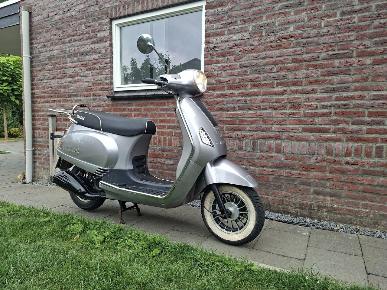 Te koop brom scooter.