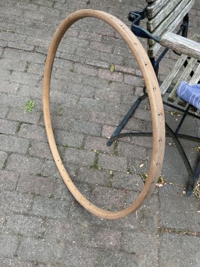 Antieke houten fietsvelg