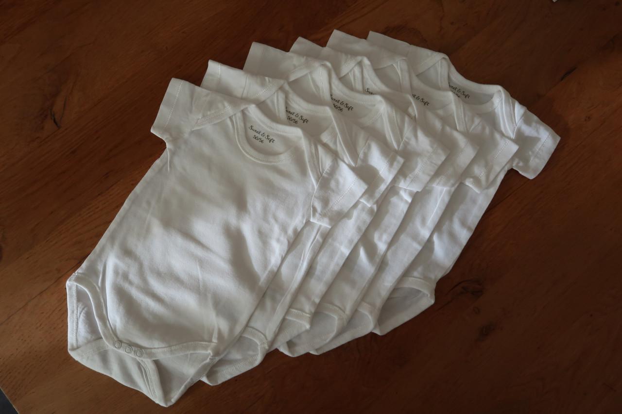 Babyuitzet basis rompertjes niet gedragen alleen gewassen 6 stuks voor €3,-