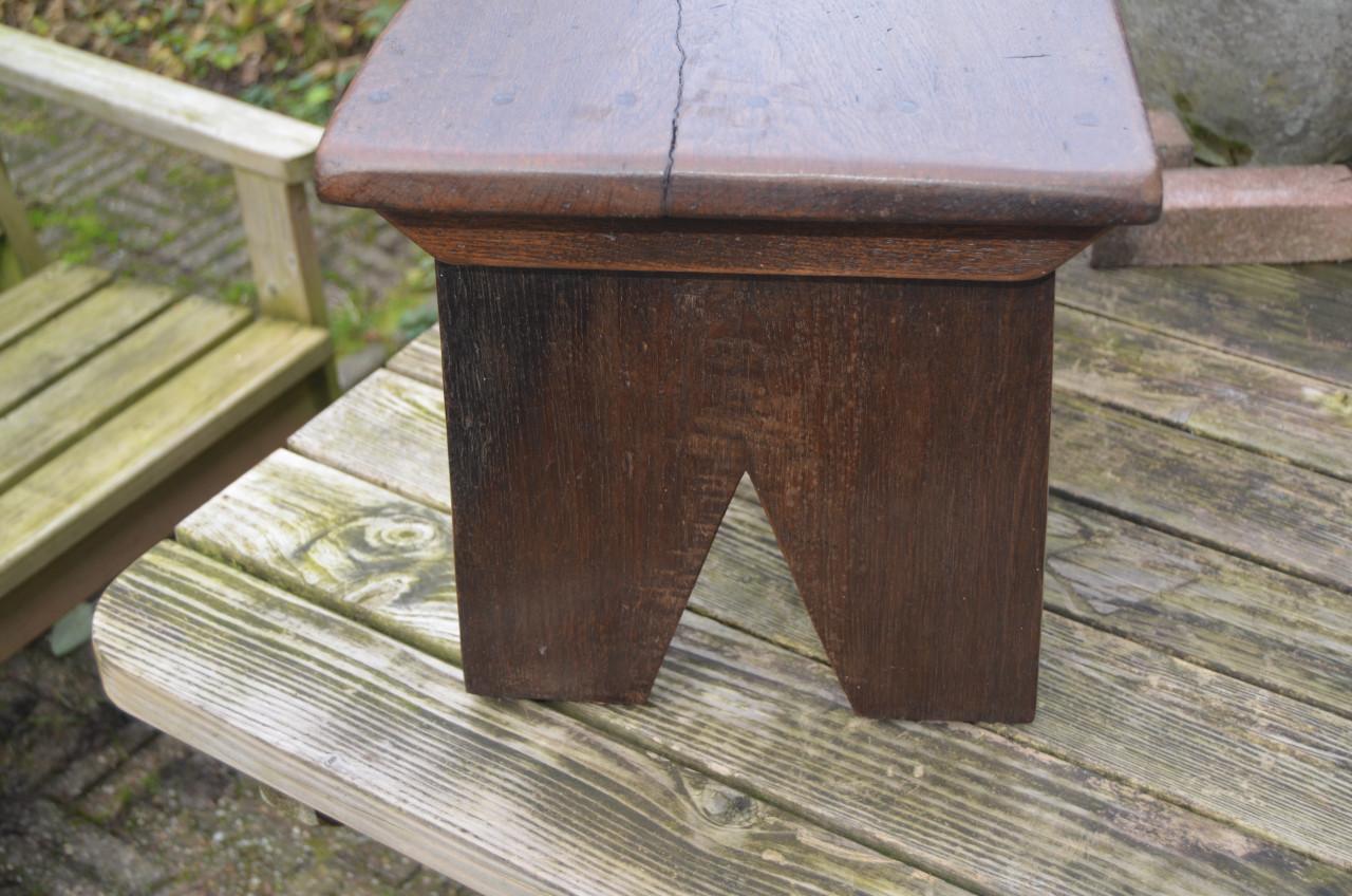 Mooi gepatineerd houten krukje/bijzettafeltje 19e eeuws