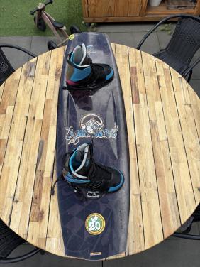 Liquid force wakeboard met bindingen mt45