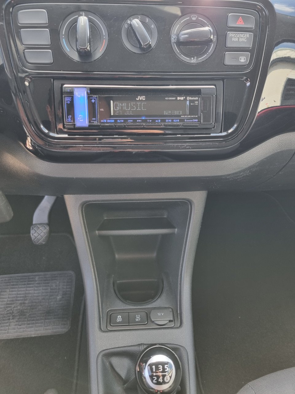 Volkswagen Up! 1.0 take up! BlueMotion | 121.259 KM | Cruise control!