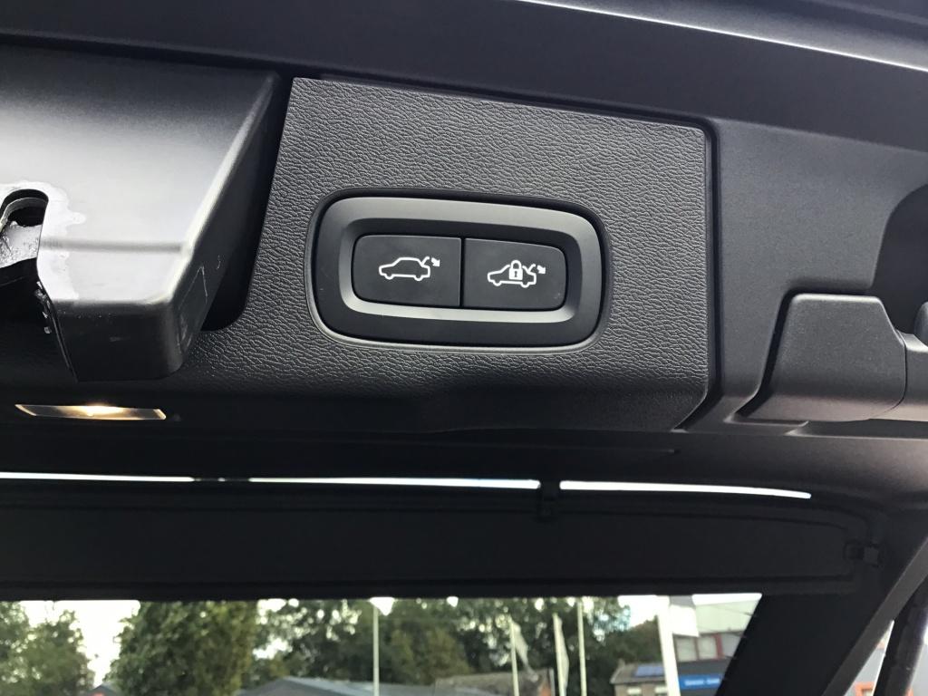 Volvo XC60 2.0 t8 plug-in hybrid awd ultimate bright
