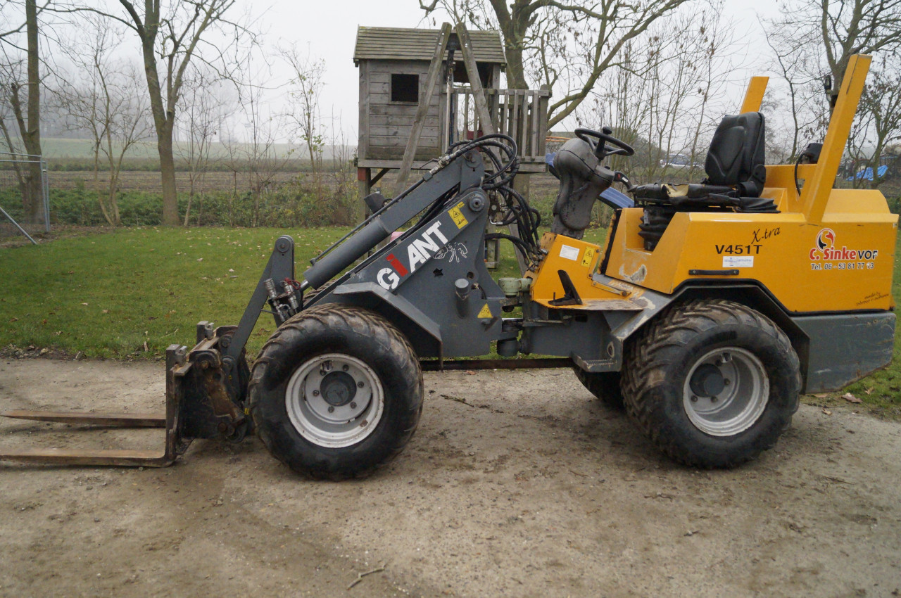 Te huur: Shovel, wiellader met schepbak, puinbak, vorken of veegborstel