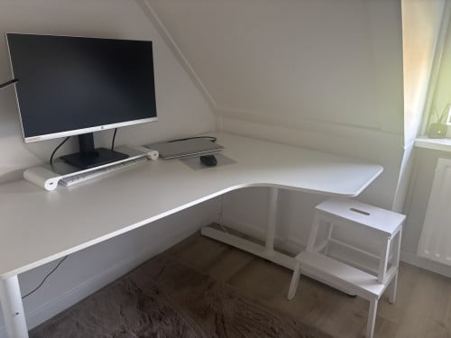Bureau wit