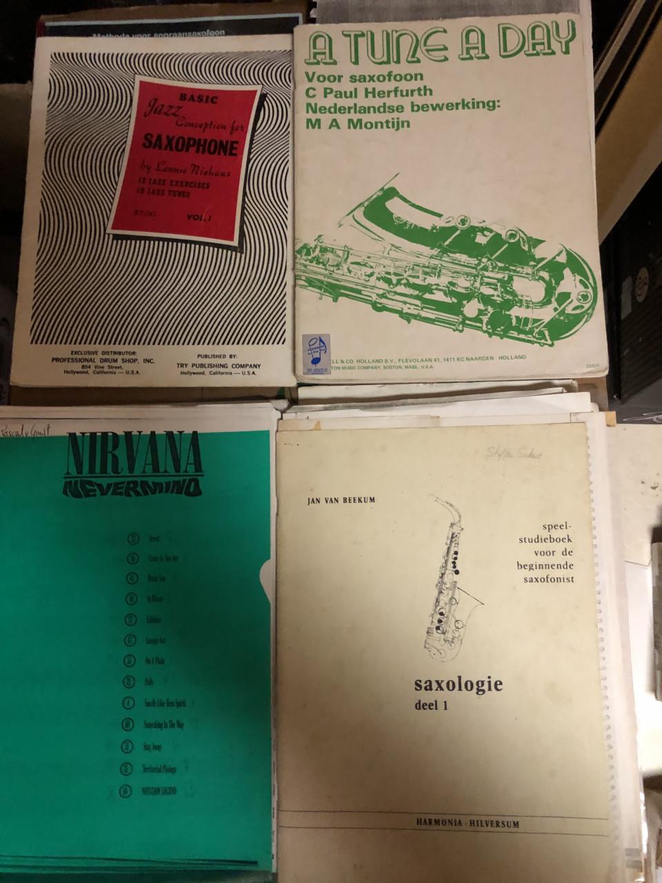 Muziek boeken,altsax,gitaar fluit