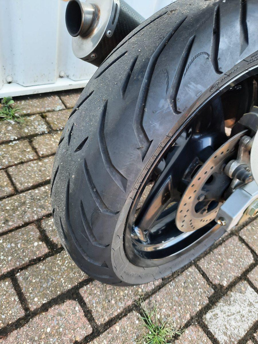 Ducati Monster 620 dark uit 2004, weinig Km