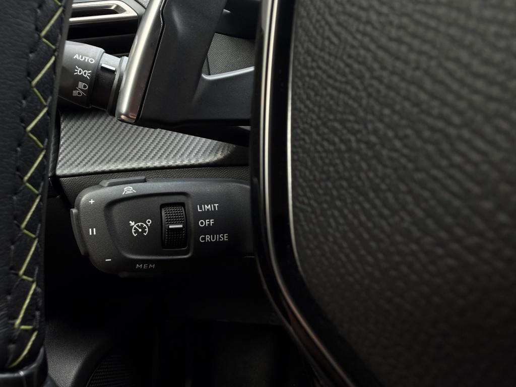 Peugeot 2008 1.2 hybrid 136 gt