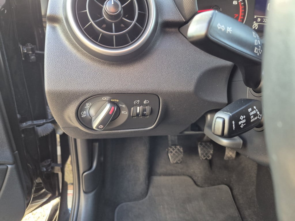 Audi A1 Sportback 1.0 tfsi adrenalin s-line