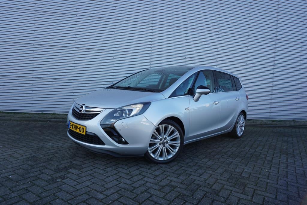 Opel Zafira 1.4 cosmo 7persoons - airco / navi / cruise / pano / parkeers. 