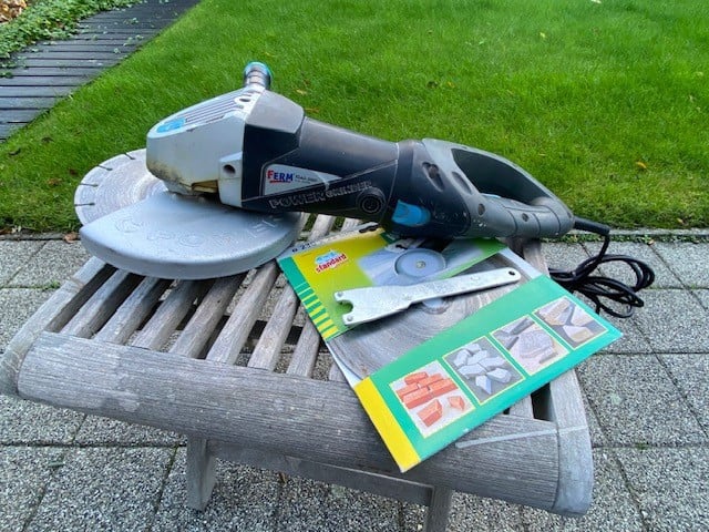 Te koop: Haakse slijptol