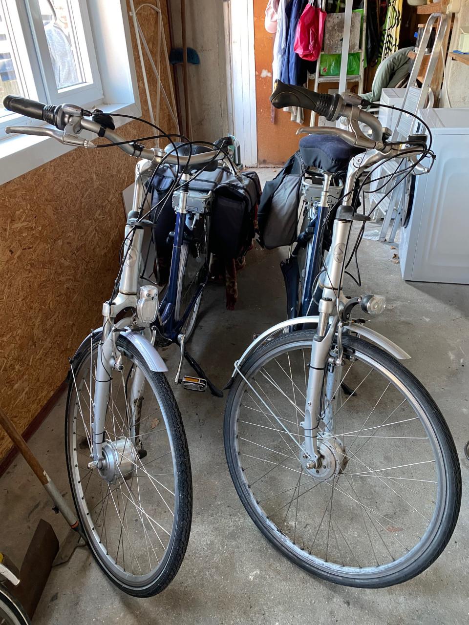 Twee elektrische fietsen Bikkel 132