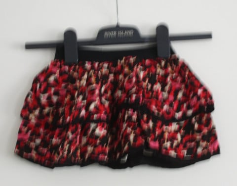 Rokje met rood zwart print  maat 98-104