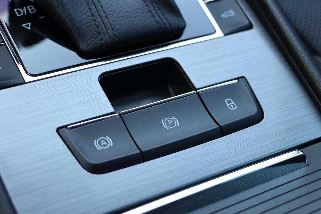 Skoda Superb combi 1.4 ehybrid style 218pk dsg6 | soh 93,1% |
