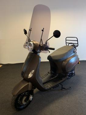 BTC RIVA MET WINDSCHERM NU 695,= RIJKLAAR