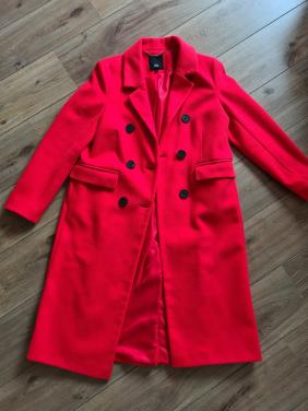 Mooie lange rode jas van River Island met een klassieke dubbele rij knopen