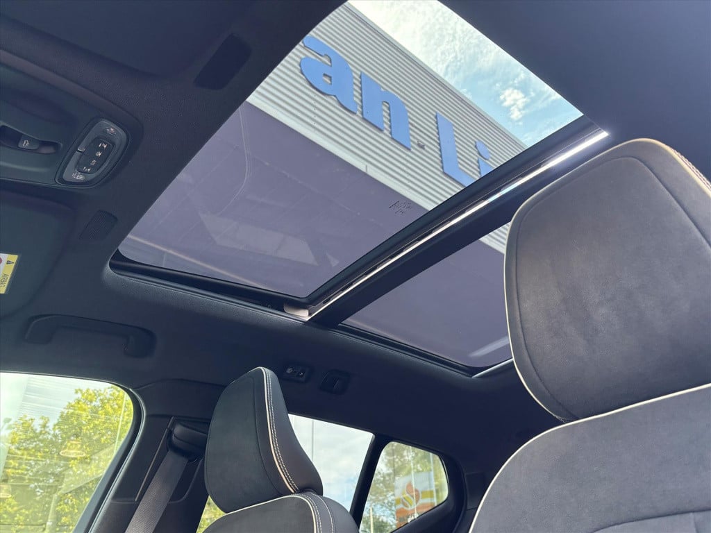 Volvo XC40 1.5 t5 recharge r-design|bliss|panoramadak|memorystoelen|stuur-s