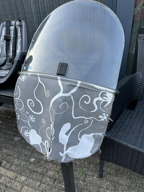 Bobike kinderzitje aan het stuur