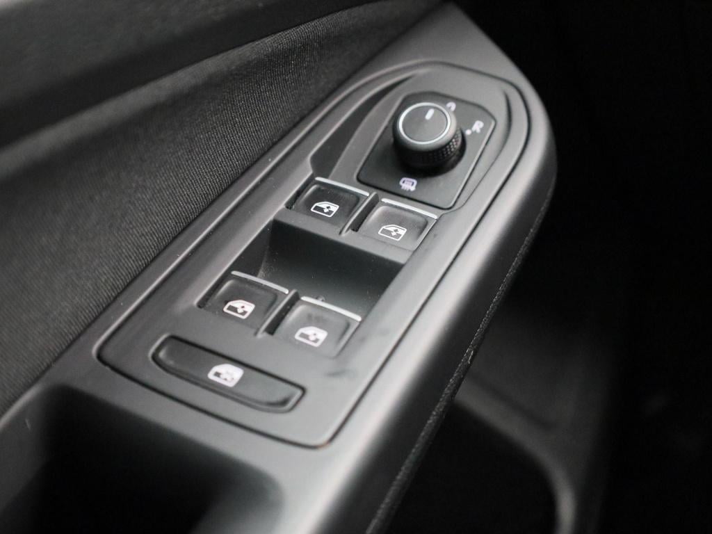 Volkswagen Golf 1.0 etsi life | automaat | stoel - stuur verwarming | navig