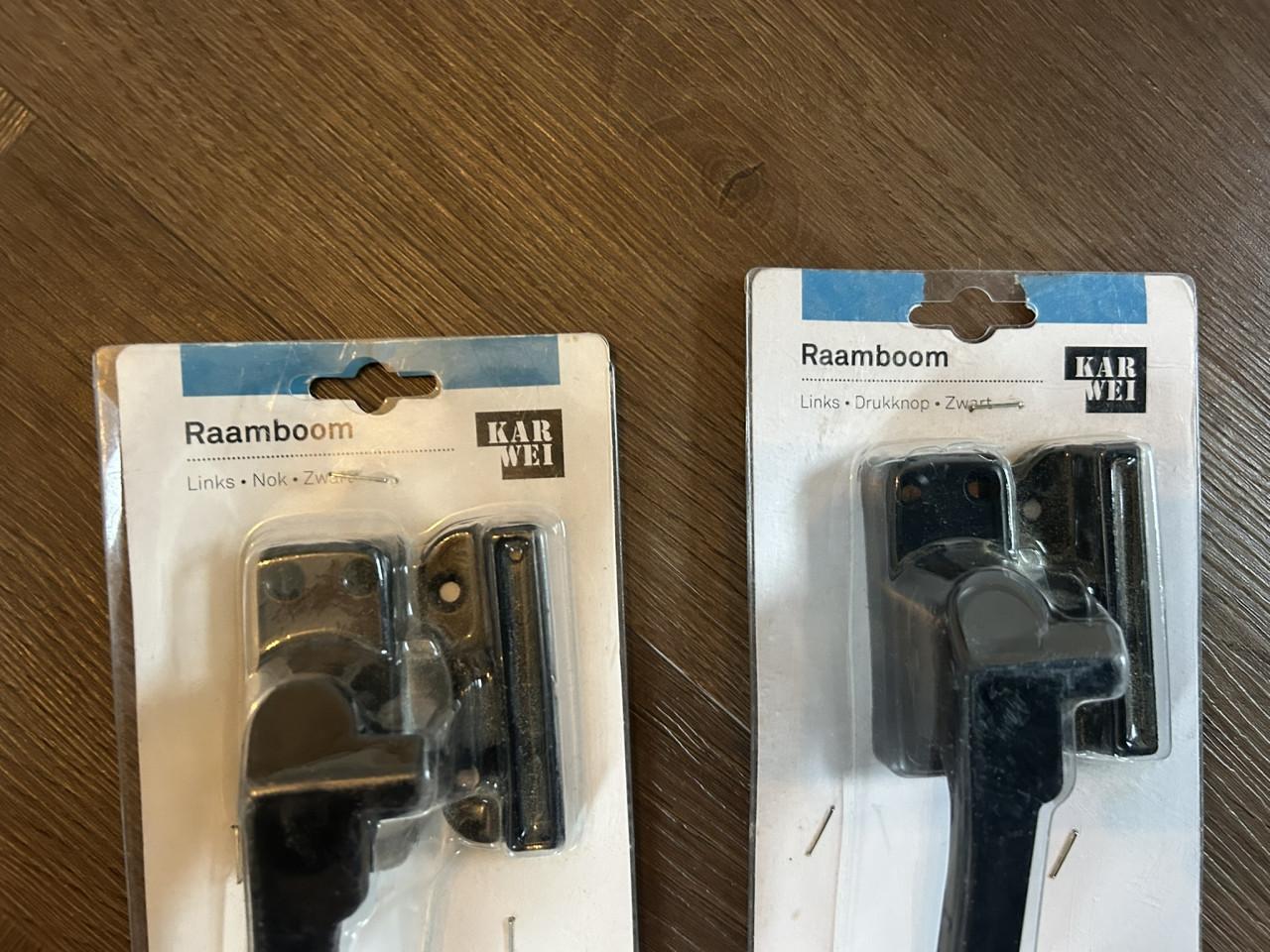 Karwei raamsluitingen met nok. Beide zijn links