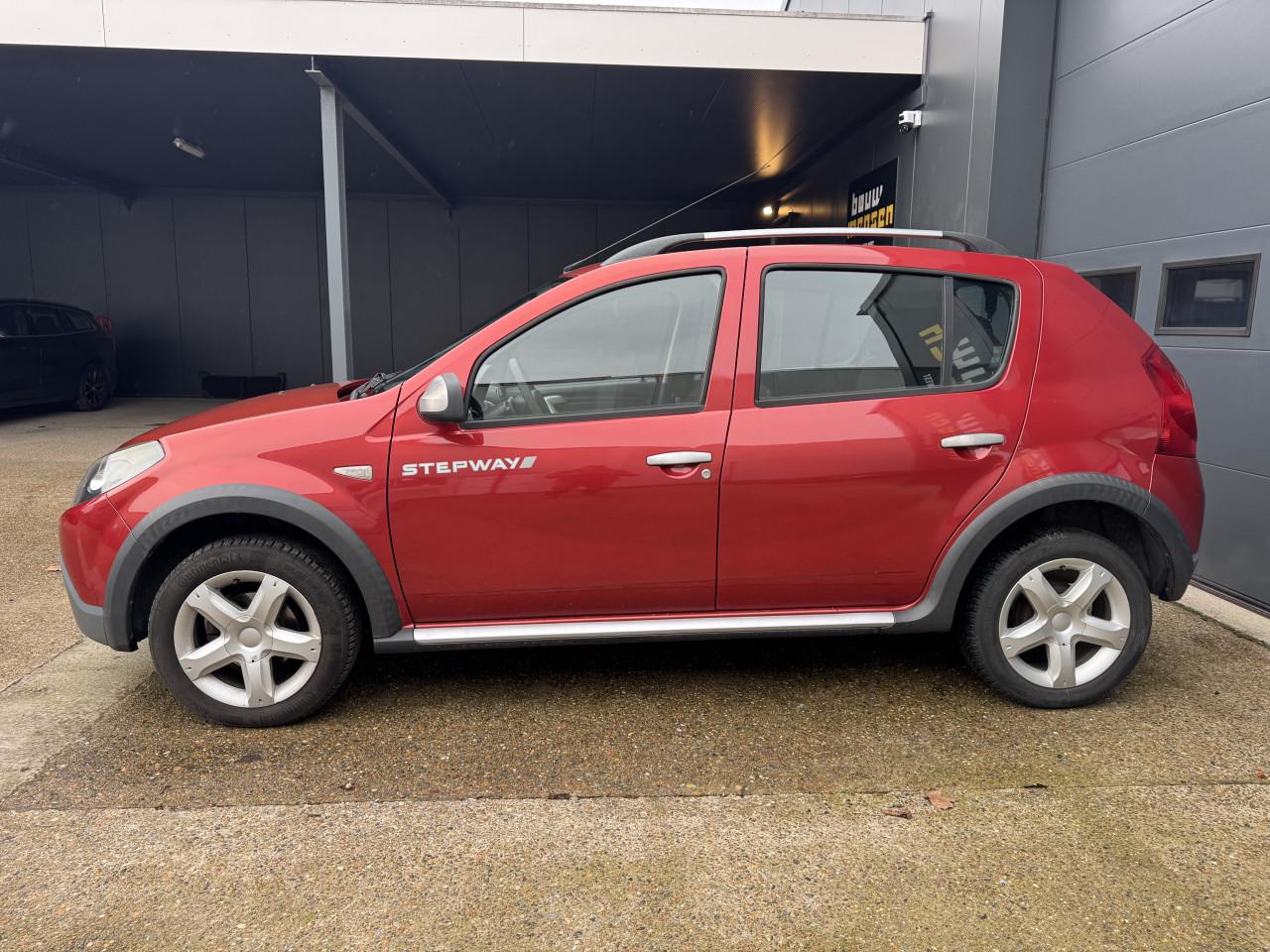 Dacia Sandero 1.6 MPI  Stepway 90 2010 Rood Airco Apk Nap
