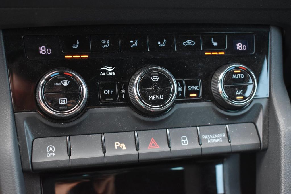 Skoda Karoq 1.5 tsi act sportline | trekhaak | canton | adaptieve cruise co