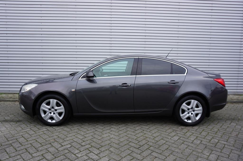 Opel Insignia 1.8 edition climate / cruise controle / parkeersensor