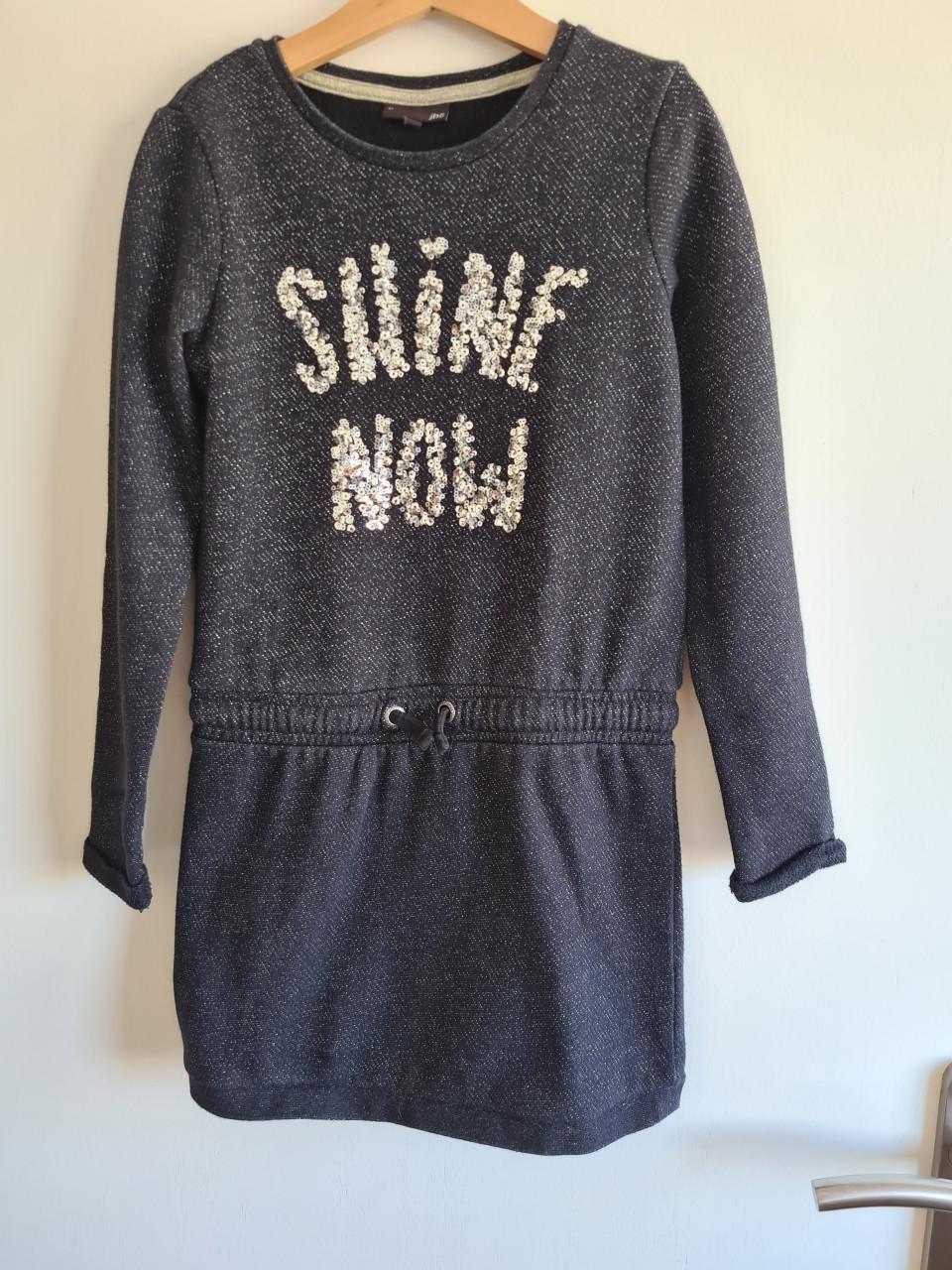 Donkergrijs jurkje met glitters en pailletten van JBC  Maat 140