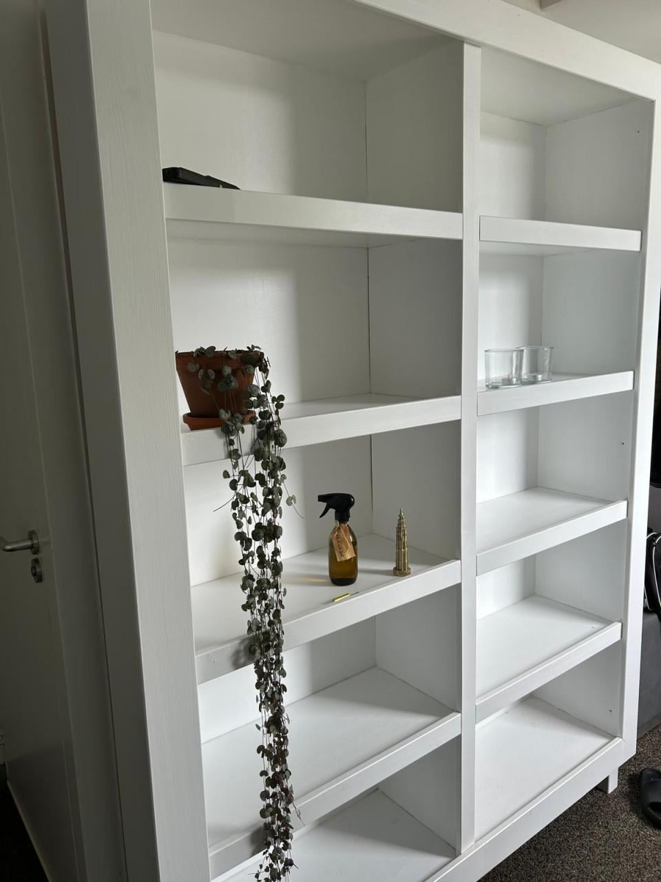 Open witte kast