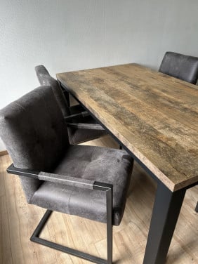 Eettafel met 4 stoelen