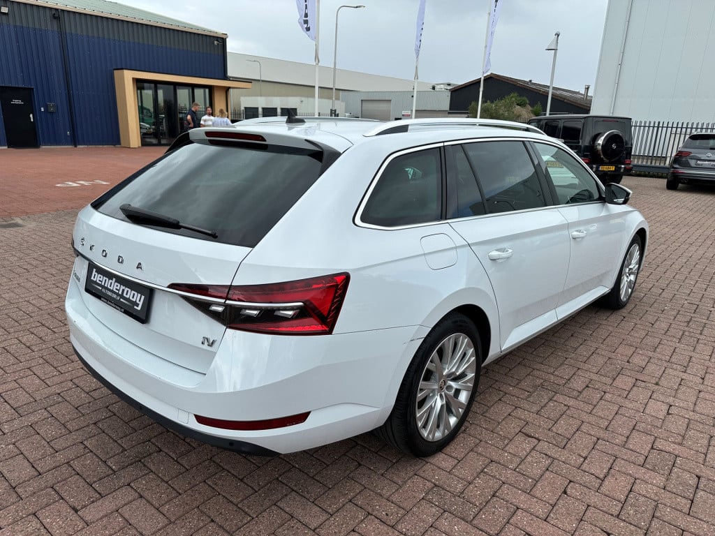 Skoda Superb combi 1.4 tsi iv 218pk style | pano dak | trekhaak